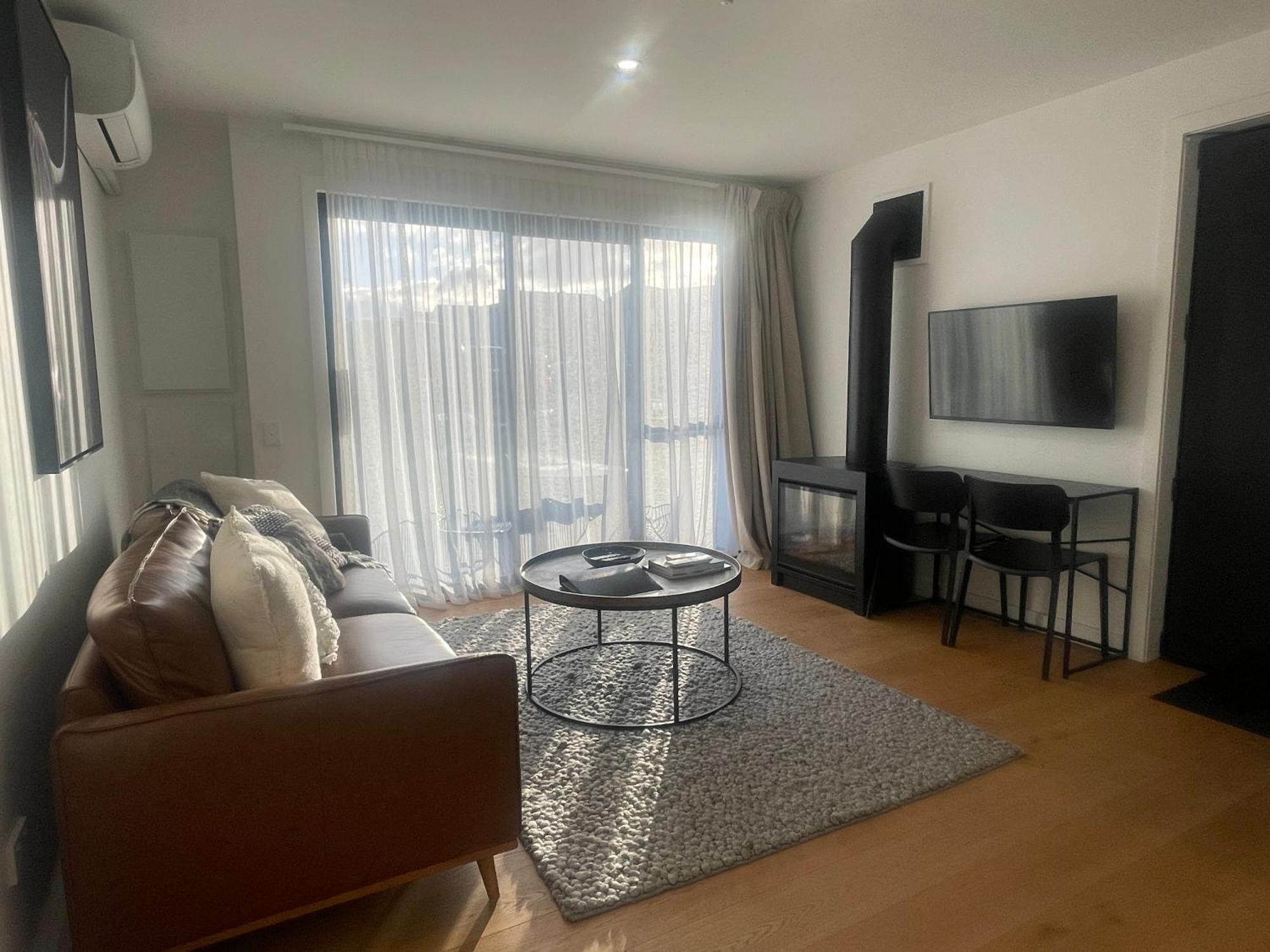 Alpine Junction Townhouse Apartments, Lodge & Hotel ワナカ エクステリア 写真