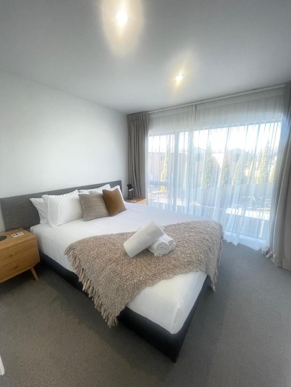 Alpine Junction Townhouse Apartments, Lodge & Hotel ワナカ エクステリア 写真