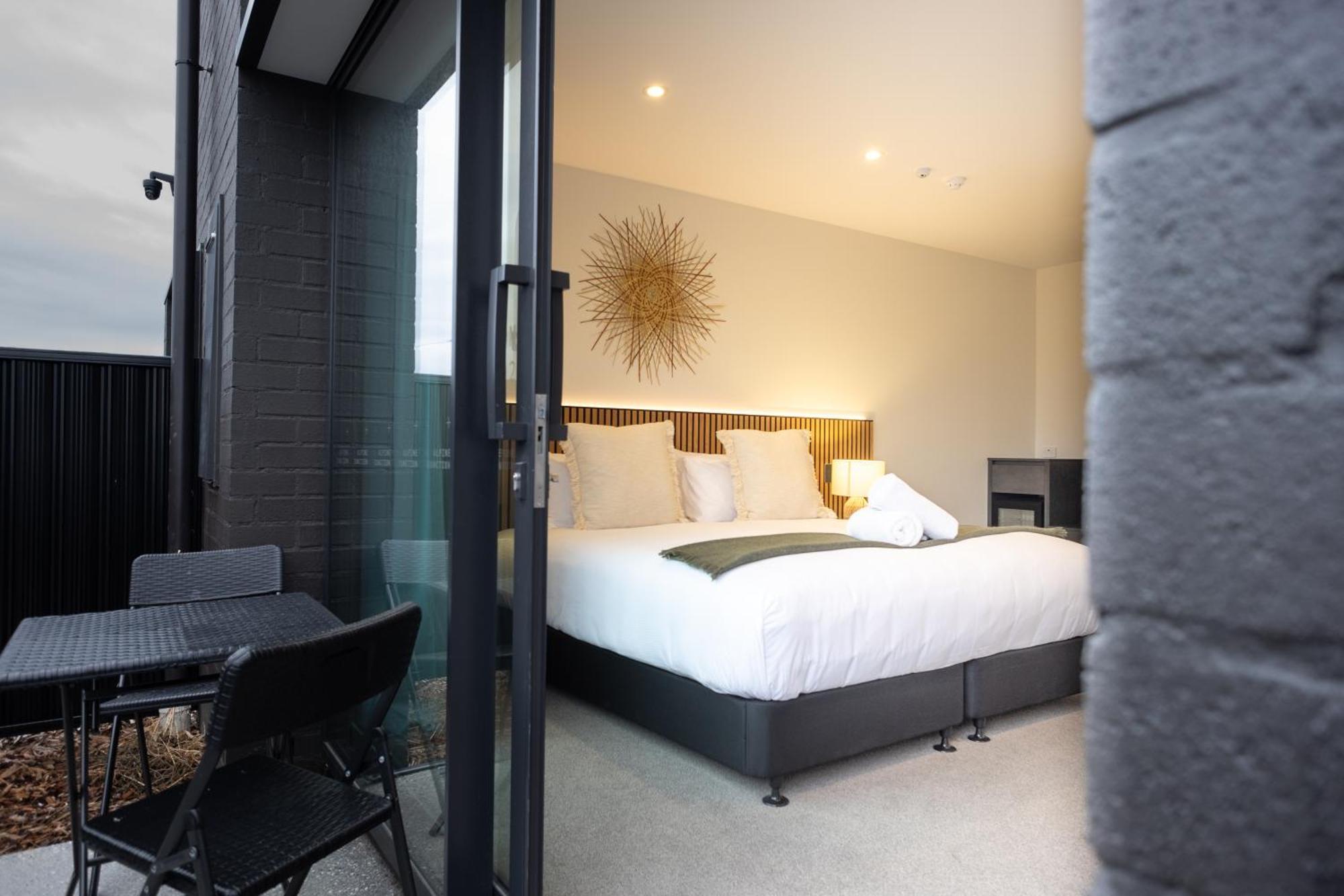 Alpine Junction Townhouse Apartments, Lodge & Hotel ワナカ エクステリア 写真